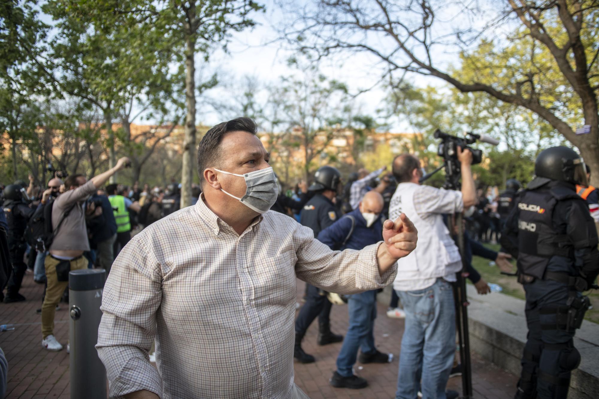 Mitín de Vox en Vallecas y carga policial - 19